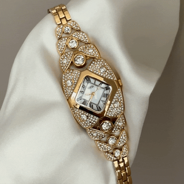 Luxury White Diamond-Shaped Dial Gold Fully Diamond-Crusted Quartz Watch with Bracelet Strap