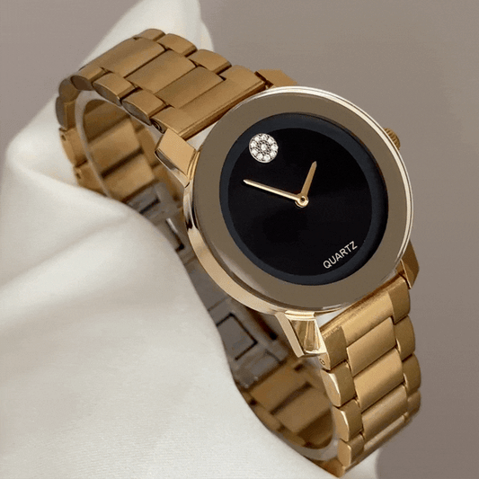 Moderner Klassiker: Schwarzes rundes Zifferblatt mit komplett goldfarbenem Armband