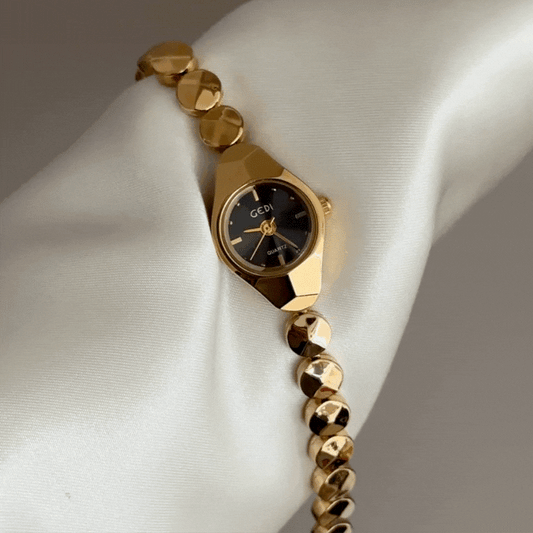 Urban Black Round Dial Watch – Gold Bezel & Gold Alloy Bracelet Quartz