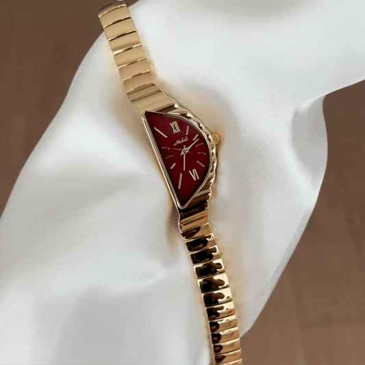 Modern Red Crescent-shaped Watch with Gold Alloy Bracelet - Quartz Movement