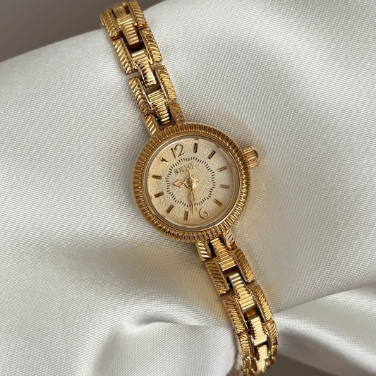 Women's Minimalist Gold Round Dial with Embossed Alloy Strap - Quartz
