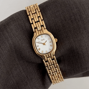 Classic Elegance: White Round Dial Watch with Gold Bezel & Gold Alloy Strap