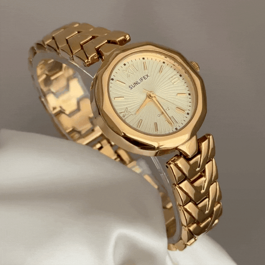 Monochrome Elegance: Gold Round Dial with Full Gold-Tone Bracelet