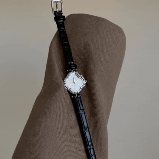 Ezüst lóhere Dial Fekete Bőr Strap Quartz Watch Nők számára - Elegáns és elegáns