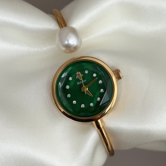 Elegant Green Round Dial Bracelet Watch – Gold Bezel & Gold Alloy Band Quartz
