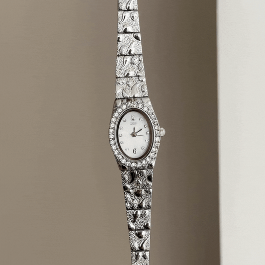 Glamorous Chic: White Oval Dial Watch with Silver Diamond Bezel & Alloy Bracelet