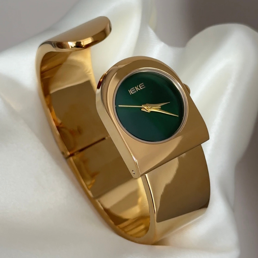 Feminine Sophistication: Green Round Dial Watch with Gold Bezel & Gold-Tone Bracelet