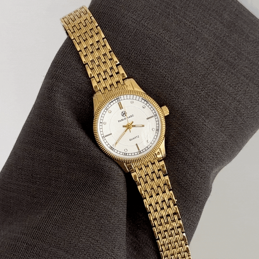 Classic Modern: White Round Dial Watch with Gold-Tone Bezel & Stainless Steel Bracelet