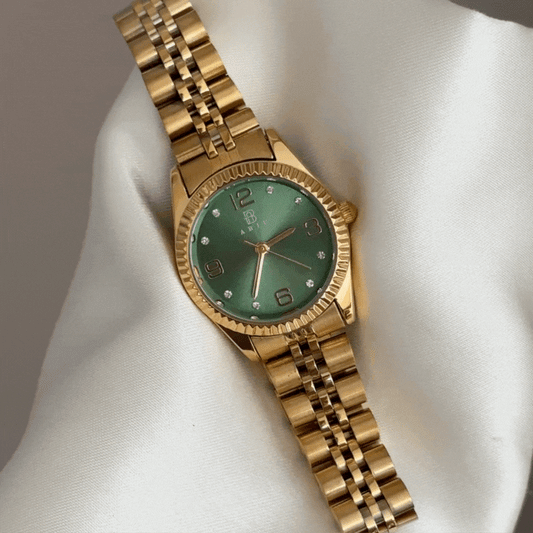 Modern Women's Green Round Dial Watch – Gold Bezel & Gold Alloy Bracelet Quartz