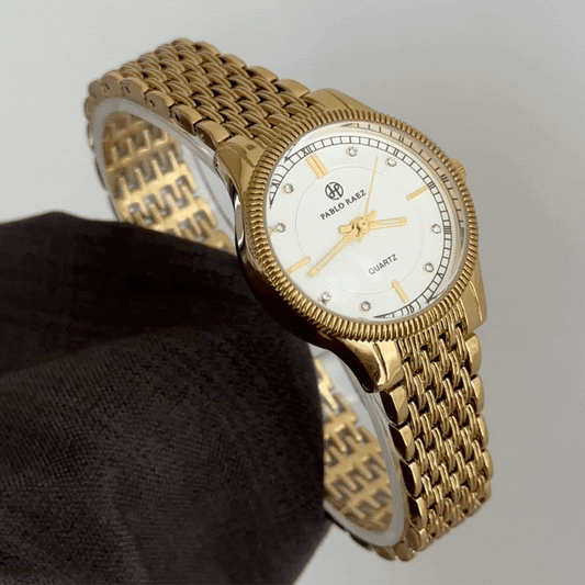 Classic Modern: White Round Dial Watch with Gold-Tone Bezel & Stainless Steel Bracelet