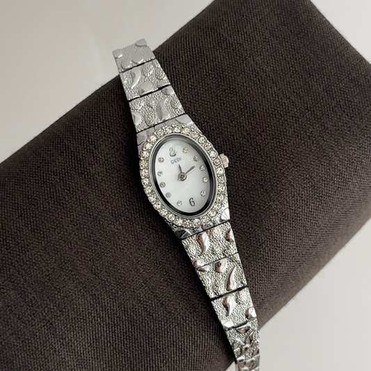 Glamorous Chic: White Oval Dial Watch with Silver Diamond Bezel & Alloy Bracelet
