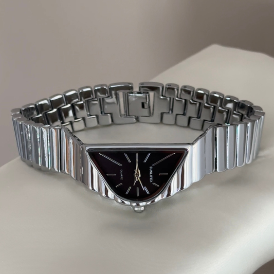 Urban Minimalist Black Crescent Dial Watch – Silver Bezel & Silver Alloy Bracelet Quartz