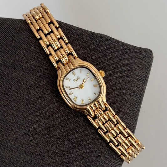 Classic Elegance: White Round Dial Watch with Gold Bezel & Gold Alloy Strap