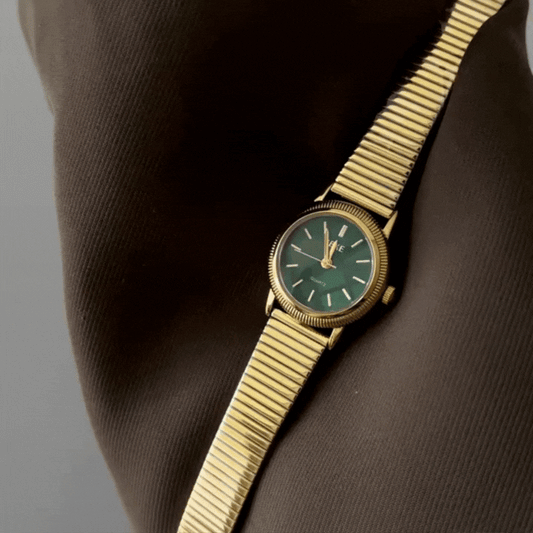 Gold Women's Watch – Round Green Dial Quartz Timepiece with Bracelet Strap | Emerald Glow