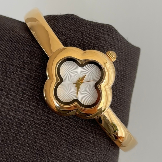 Feminine Elegance: White Clover-Shaped Dial with Gold Clover Bezel & Gold-Tone Bracelet