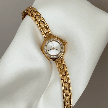 Versatile Radiance: Elegant White Diamond Dial Watch with Gold Alloy Bezel & Bracelet