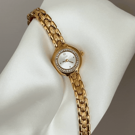 Versatile Radiance: Elegant White Diamond Dial Watch with Gold Alloy Bezel & Bracelet