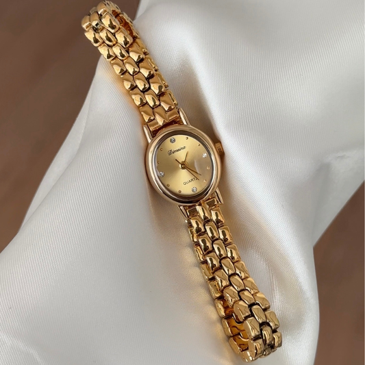 Elegant Gold Oval Dial Alloy Bracelet Watch - Daily Wear Edition