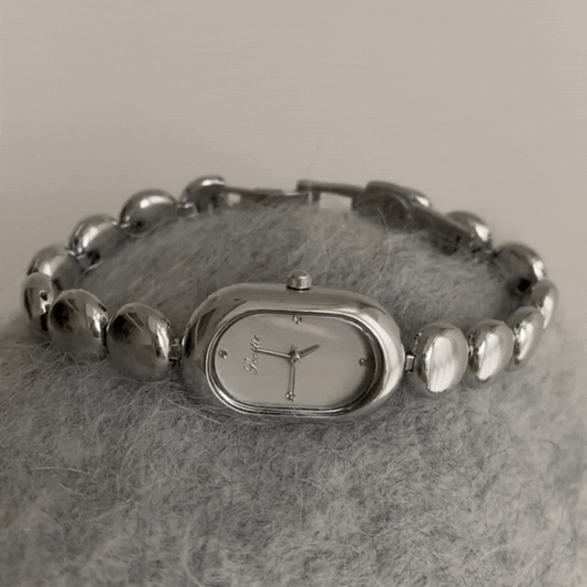 Ovális tárcsa gyöngyös karkötő kvarc óra a nők számára - Elegáns és modern