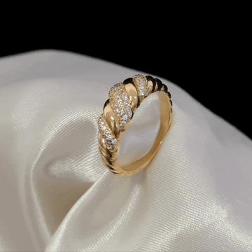 Minimalist Aesthetic: The Essence of Minimalist Twist – A Gold Ins Style Statement Ring