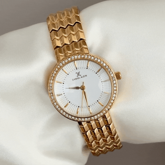 Feminine Allure White Round Dial Watch – Gold Diamond Bezel & Gold Alloy Bracelet Quartz