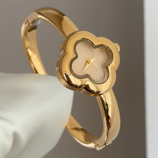 Modern Classic: A Fusion of Iconic Form – Golden Clover Dial, Matching Bezel & Steel Bracelet