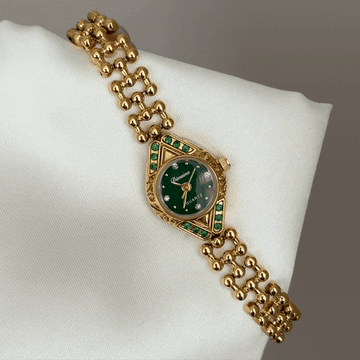 Vintage Glamour: Emerald Green Round Dial Watch with Green Gemstone Bezel & Bracelet