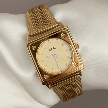 Modern Minimalist Gold Square Dial Watch – Stainless Steel Quartz Bracelet