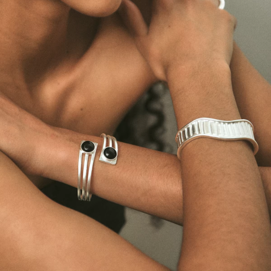 Minimalist Silver Wave Wide Open Cuff Bracelet – Adjustable Silver-Plated Brass Statement Bangle