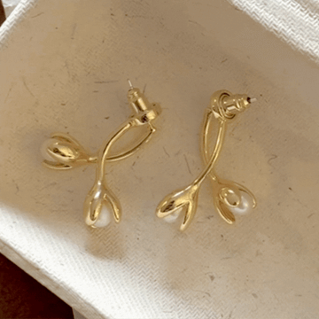 Elegant Freshwater Pearl Floral Stud Earrings – Detachable Bud Flower Design