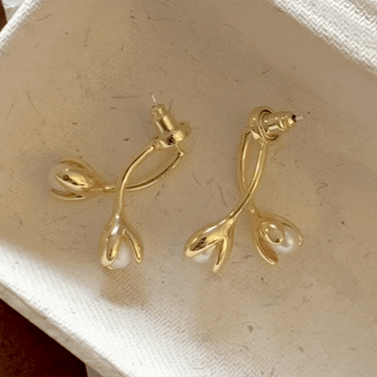 Elegant Freshwater Pearl Floral Stud Earrings – Detachable Bud Flower Design